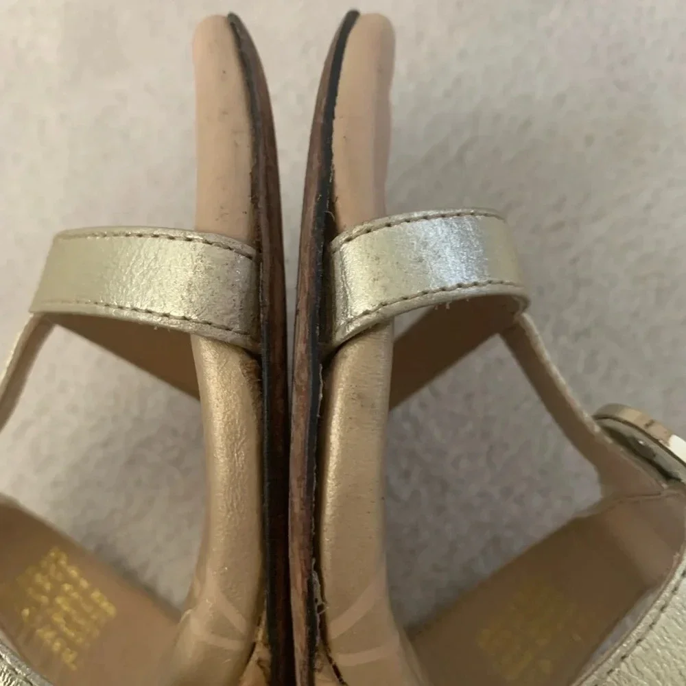 TOMMY Bahama Wedges, gold T-strap, 7